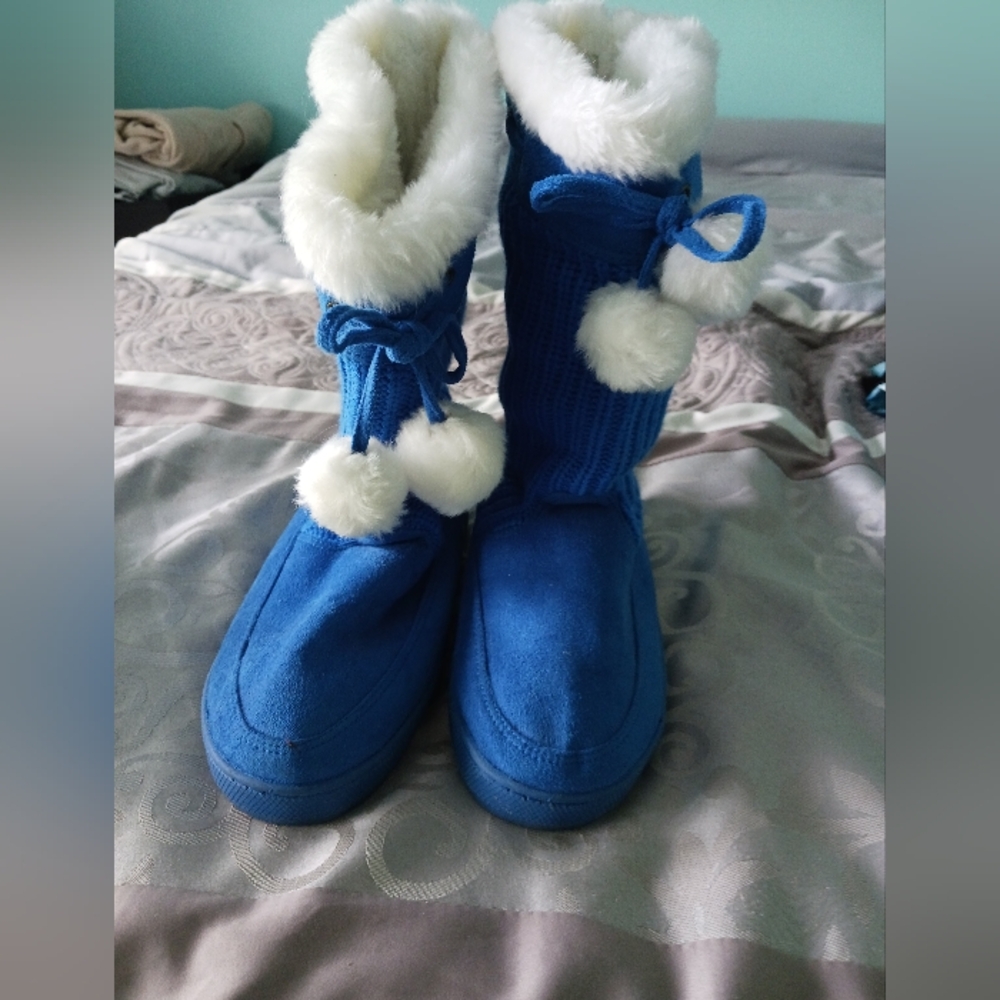 Blue and White Moccasins for Everyday Comfort